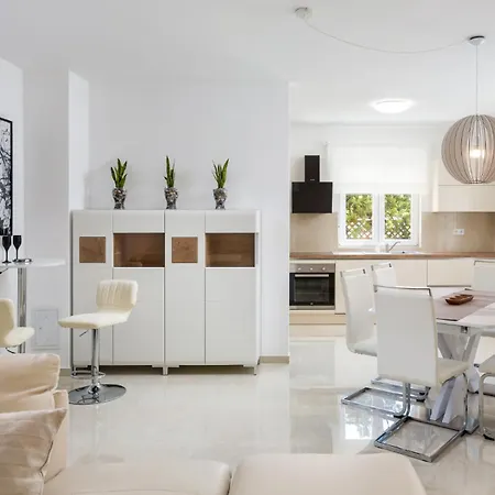 Sasa - A - Mpolo Апартаменты Медулин