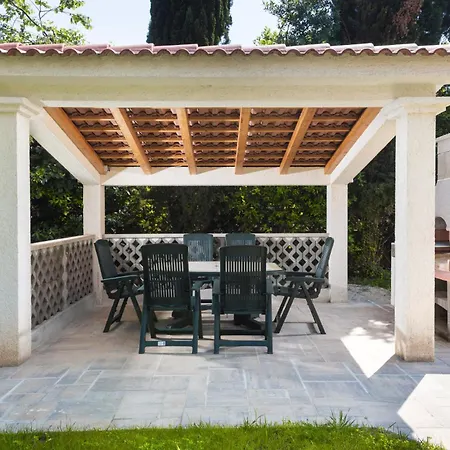 Апартаменты Sasa - A - Mpolo Медулин